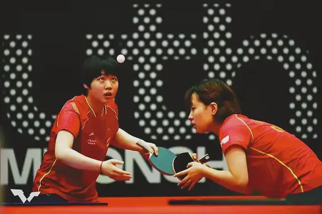 着无数球迷 着无数球迷