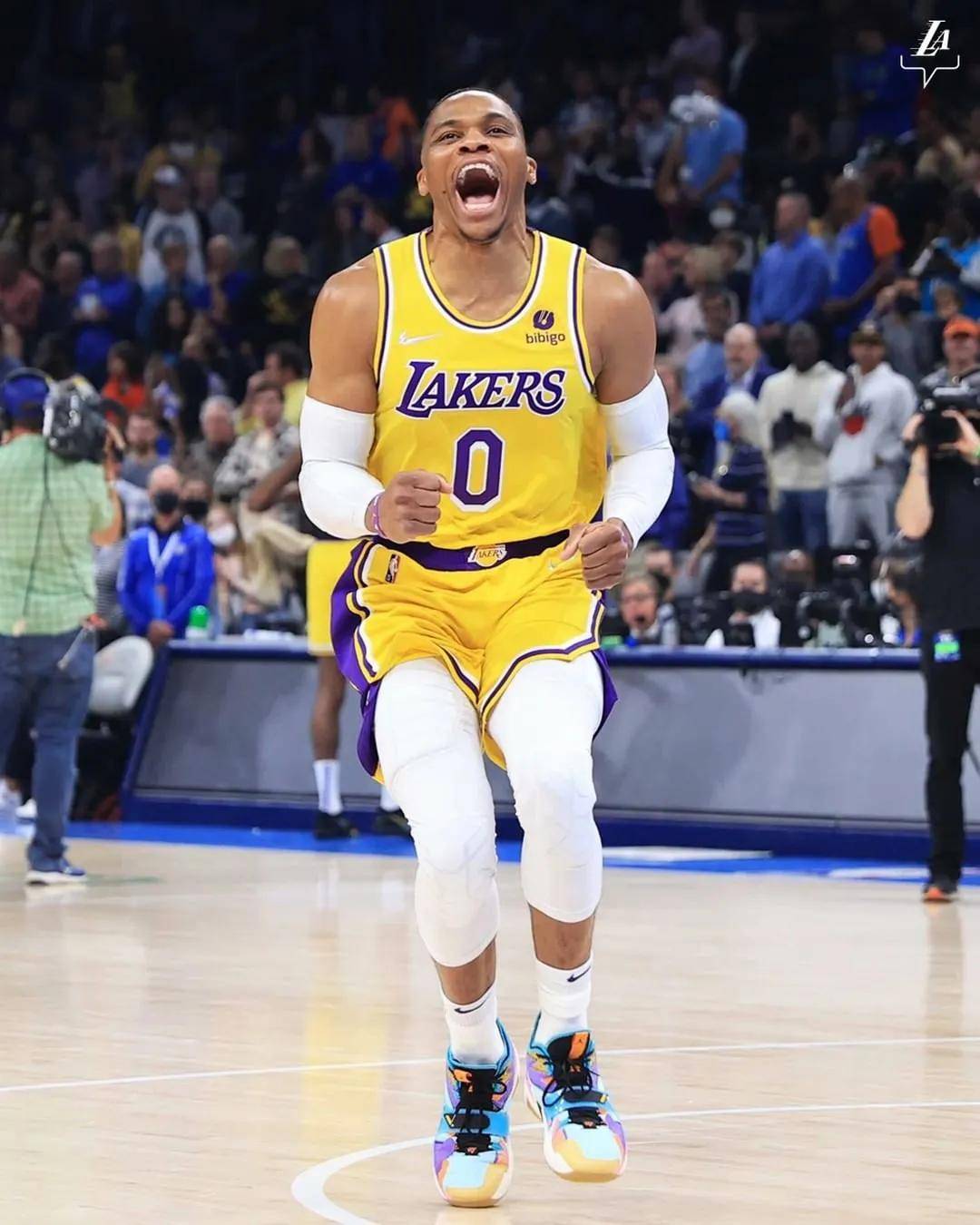 续约决策必 续约决策必